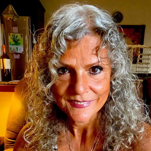 Meet your Posh Ambassador Toni - Picture 1 of 6